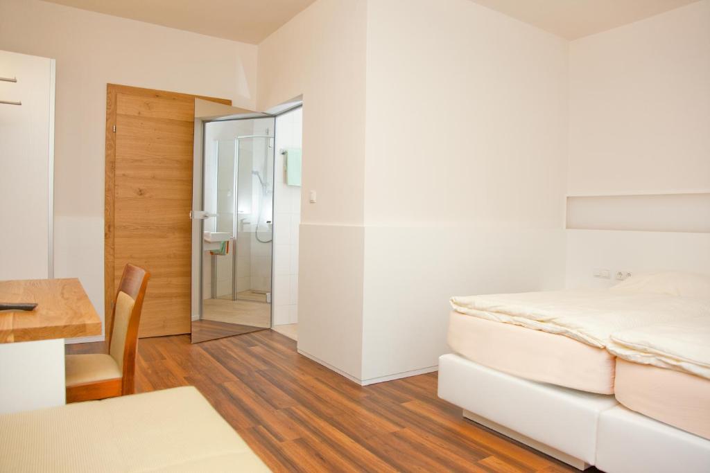Gasthof Pack "Zur Lebing Au" Hartberg Szoba fotó